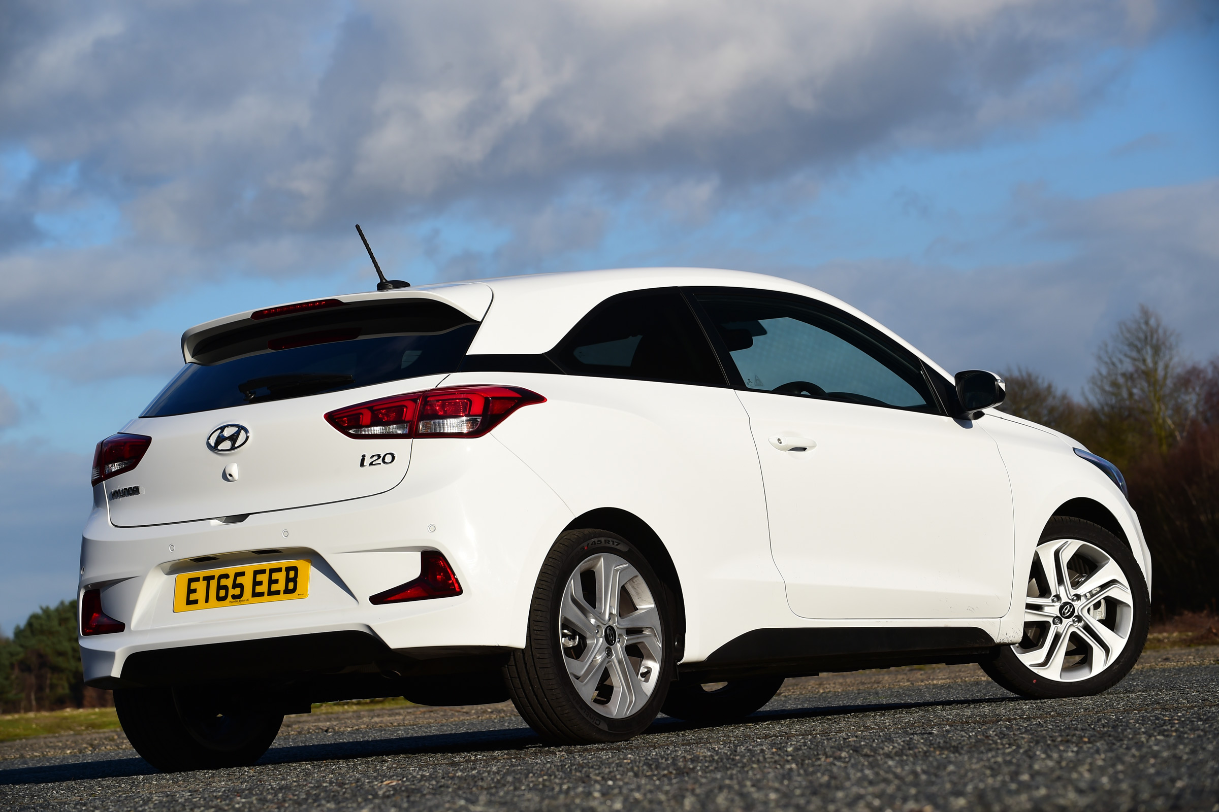 Hyundai i20 Coupe 1.0 T-GDi 2016 - rear quarter