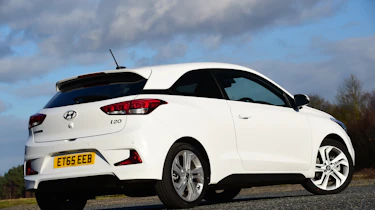 Hyundai i20 Coupe 1.0 T-GDi 2016 - rear quarter
