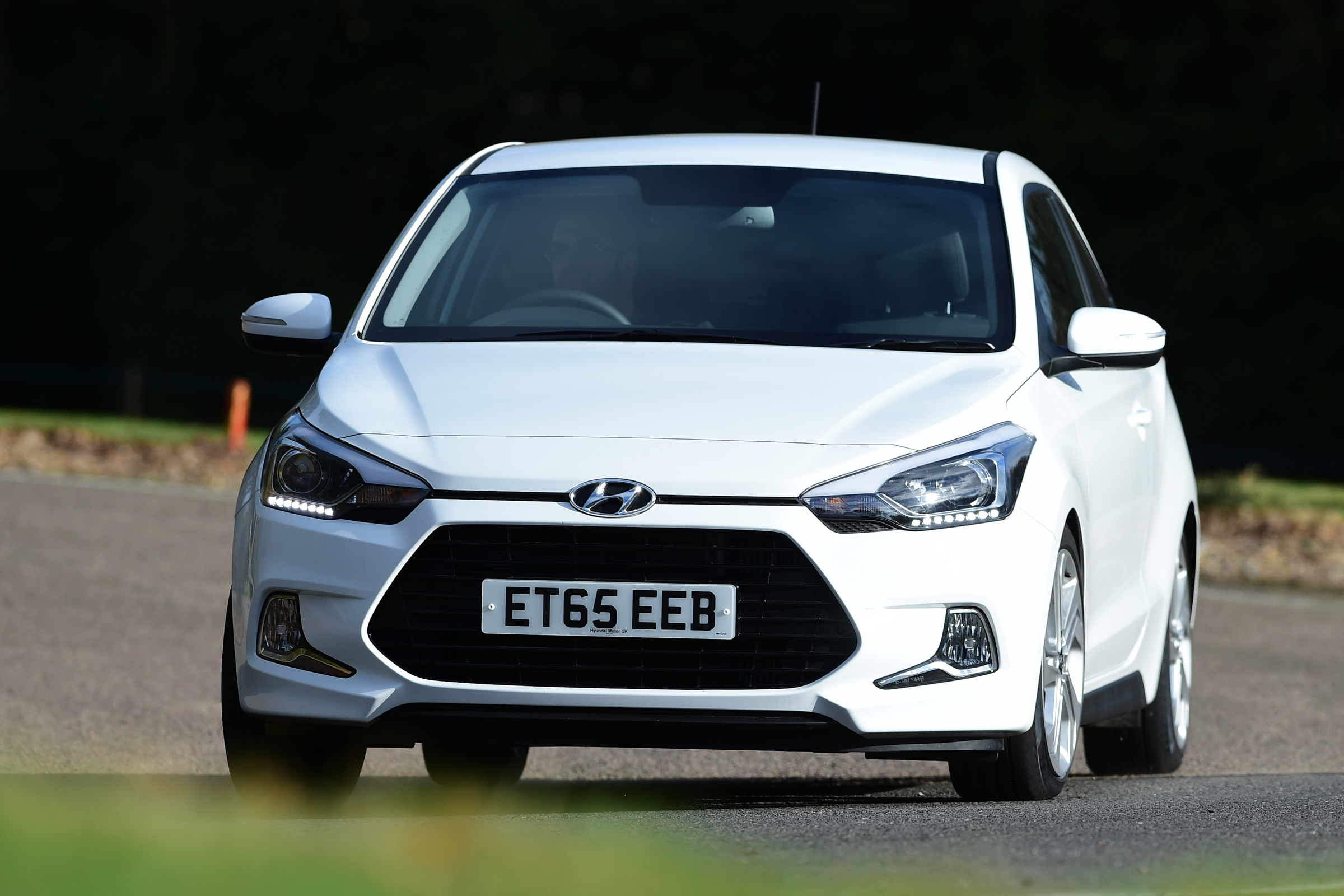 Hyundai i20 Coupe 1.0 T-GDi 2016 - front cornering