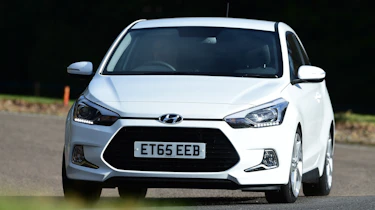 Hyundai i20 Coupe 1.0 T-GDi 2016 - front cornering