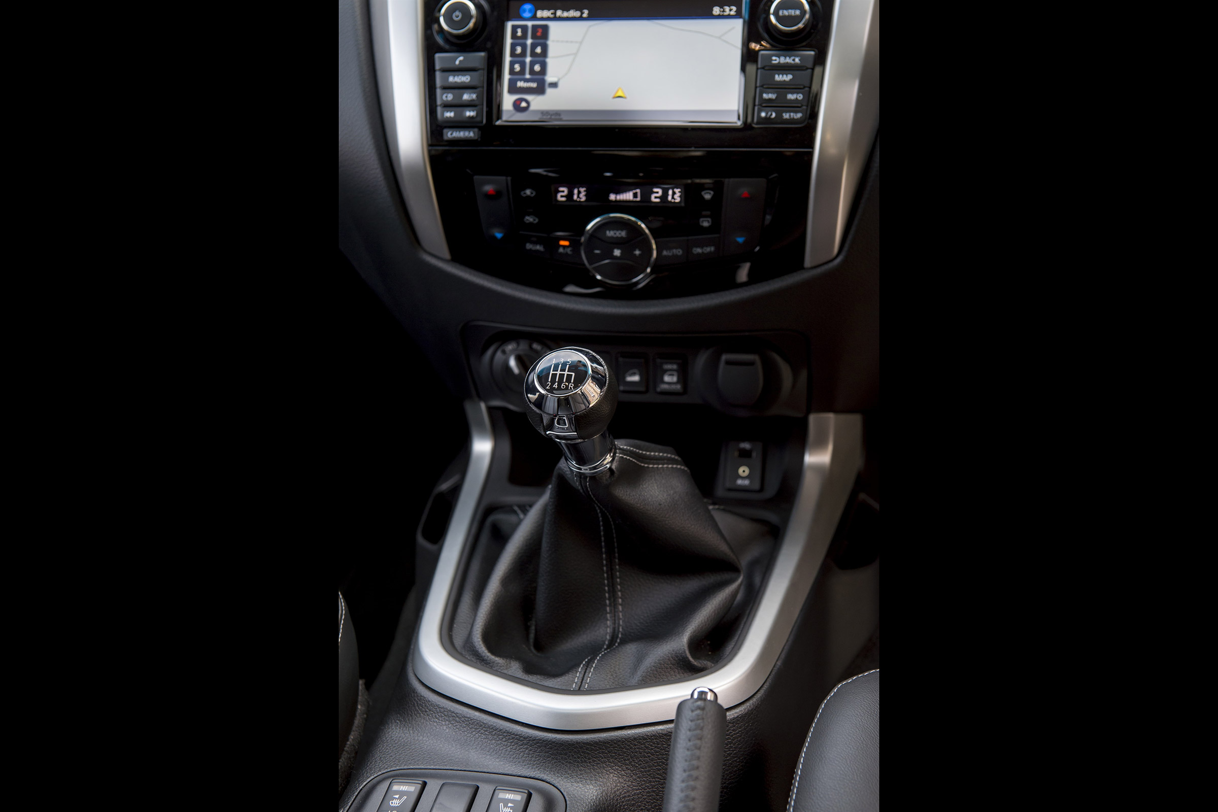 Nissan Navara first UK drive - gearstick