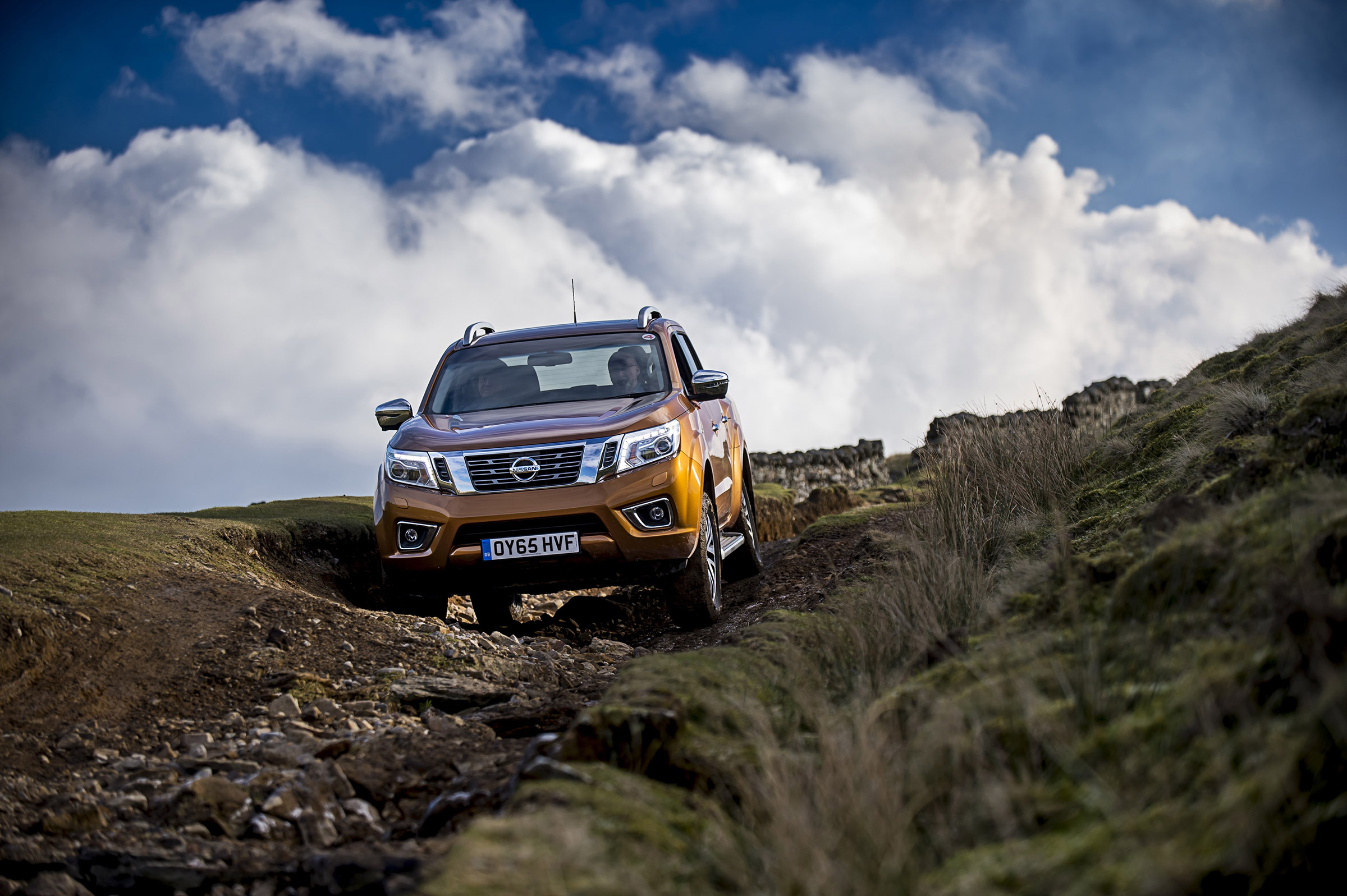 Nissan Navara first UK drive - front off road