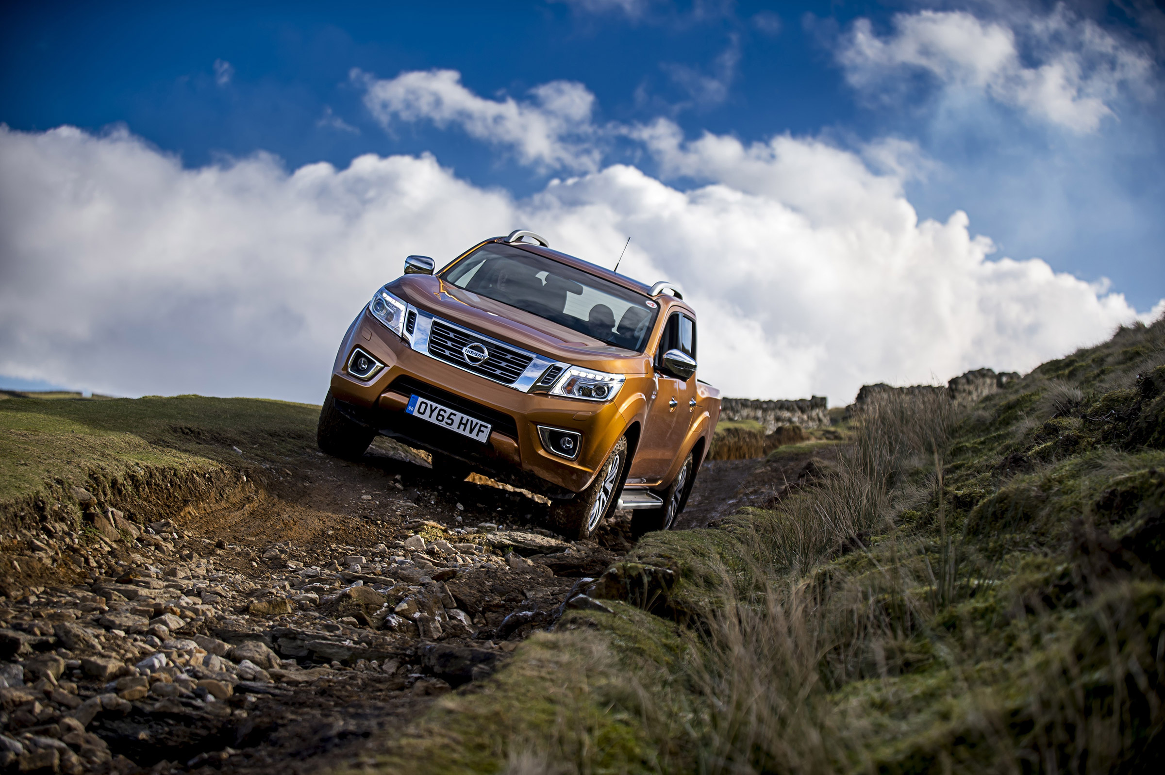 Nissan Navara first UK drive - front off road