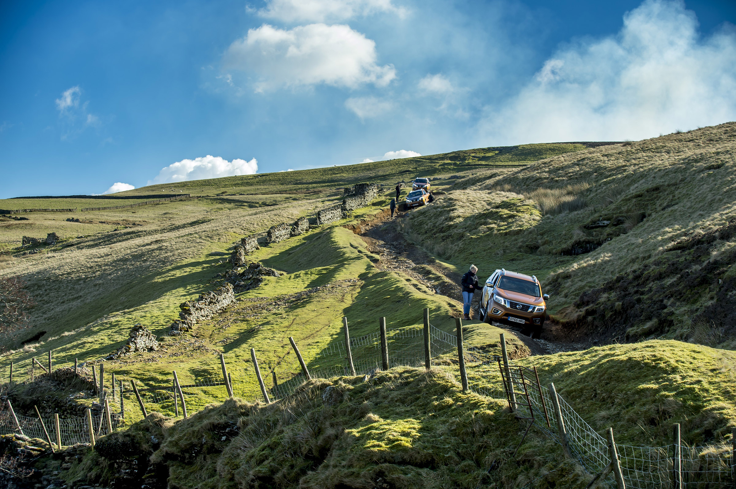 Nissan Navara first UK drive - downhill