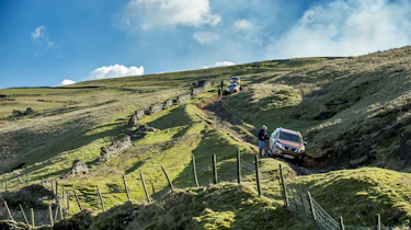 Nissan Navara first UK drive - downhill