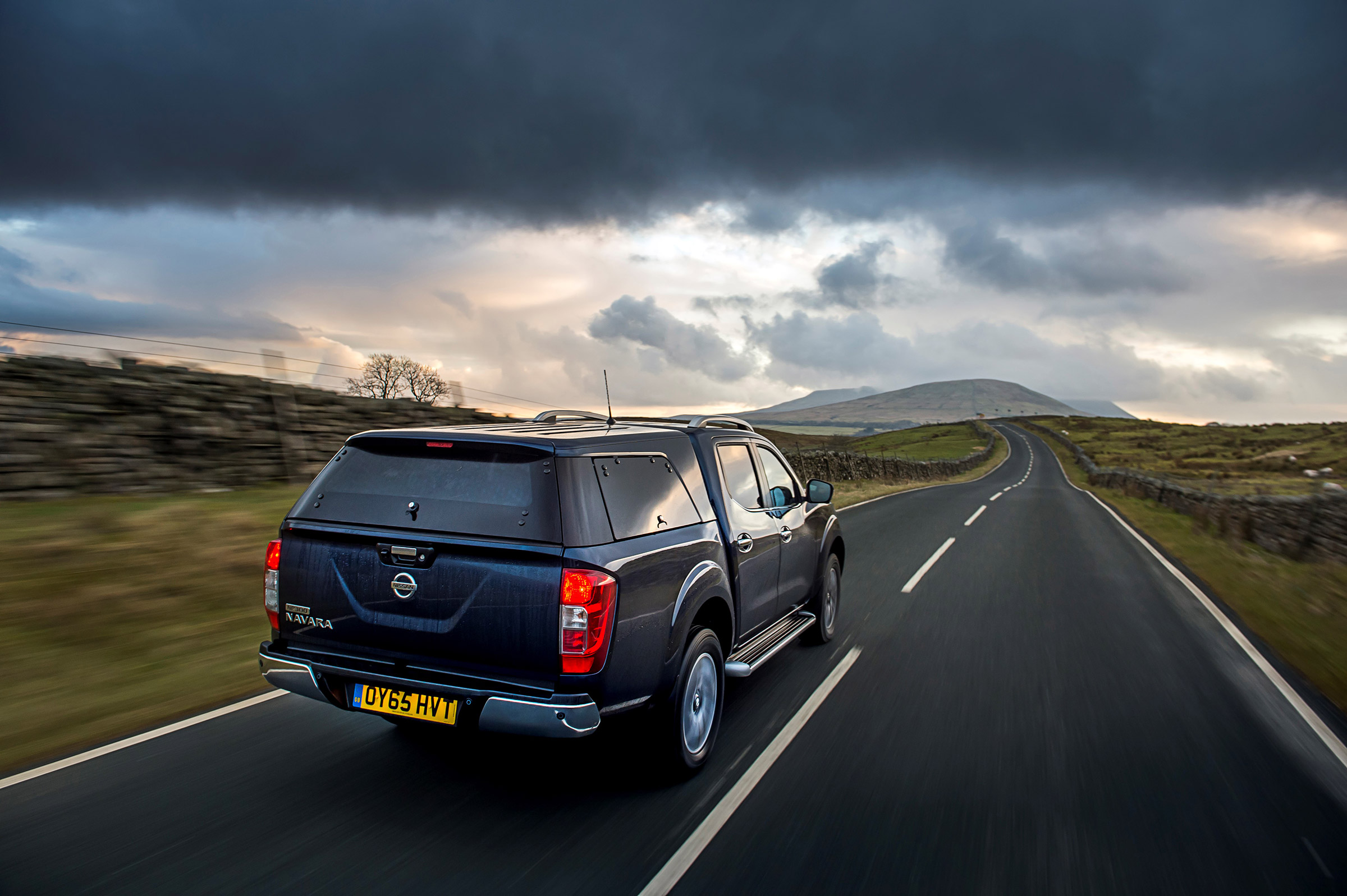 Nissan Navara first UK drive - on road rear tracking