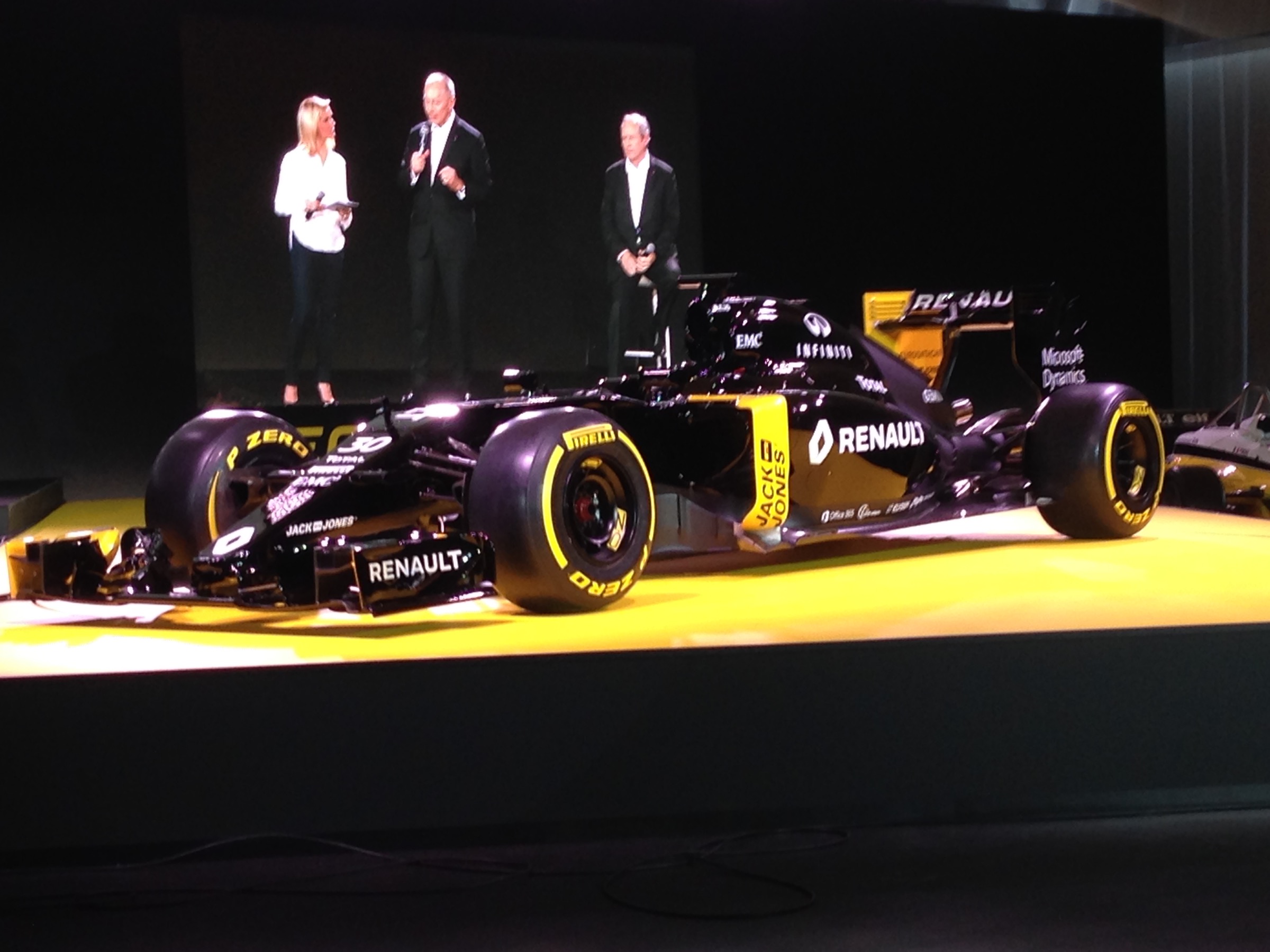 RenaultSport F1 2016 launch RE16 front quarter