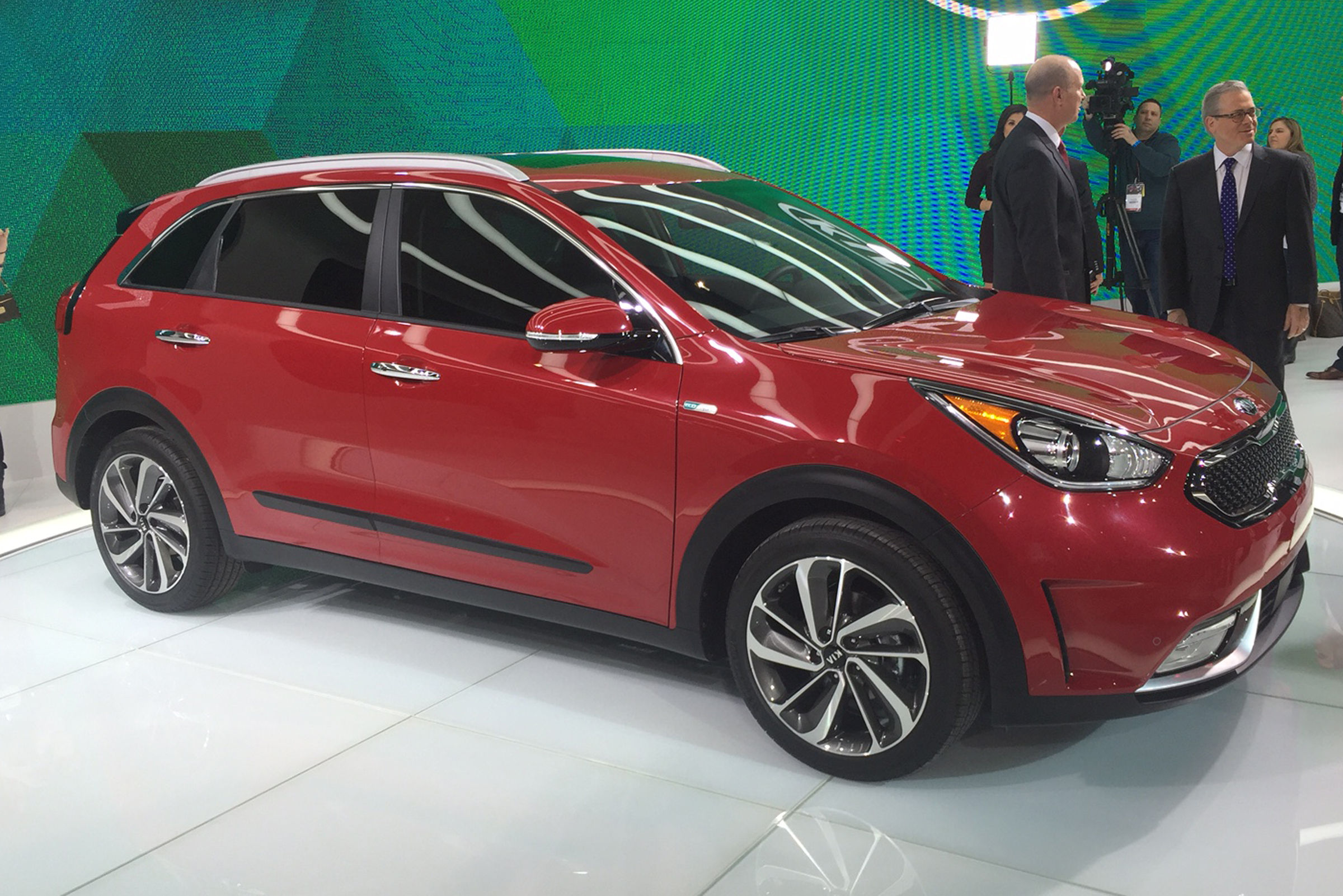 Kia Niro 2016 - chicago front quarter 2