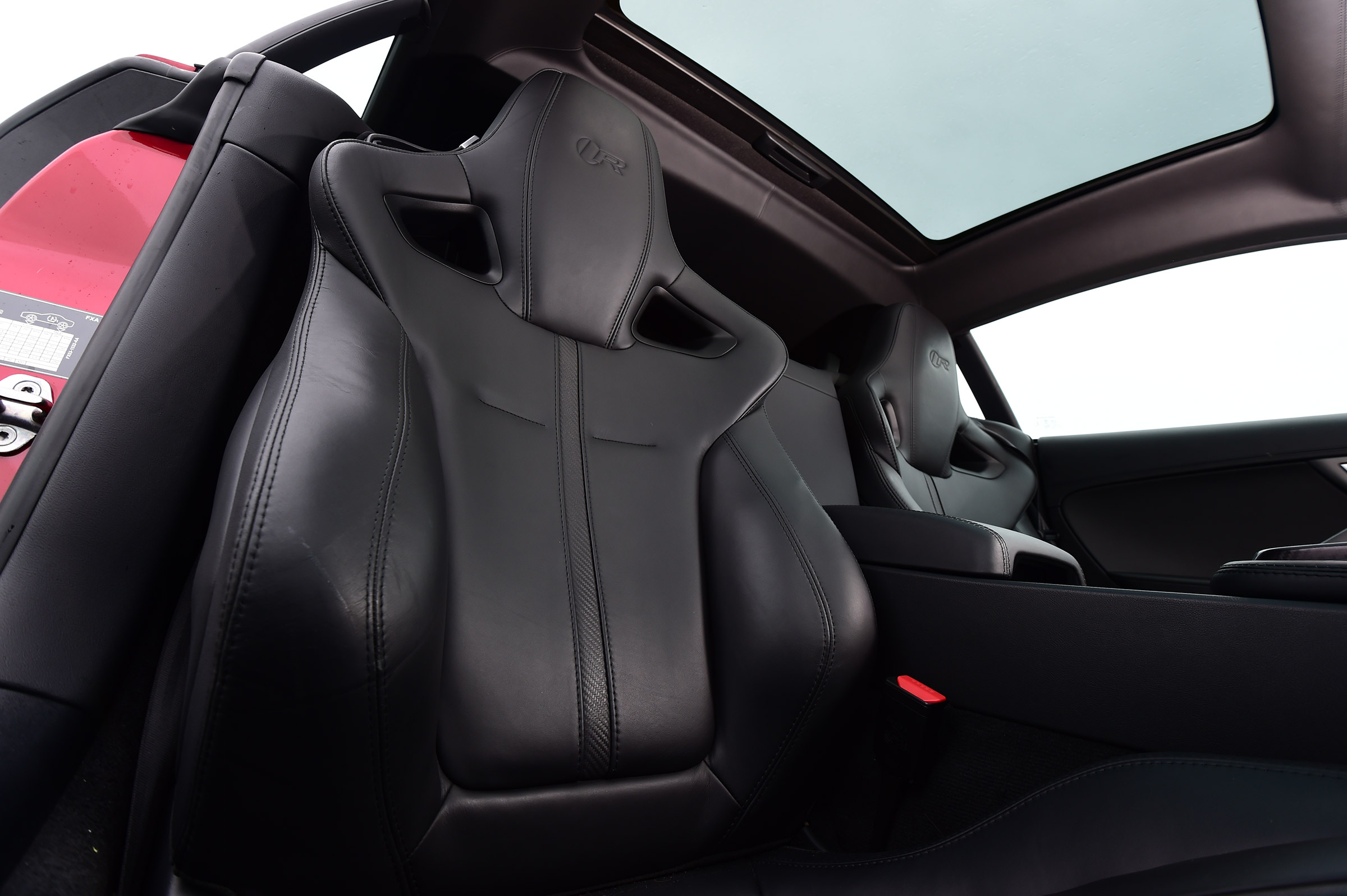 Jaguar F-Type R - seats