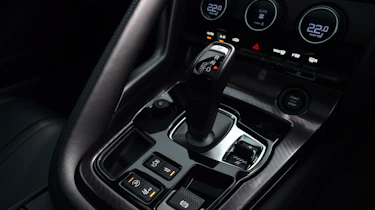 Jaguar F-Type R - centre console