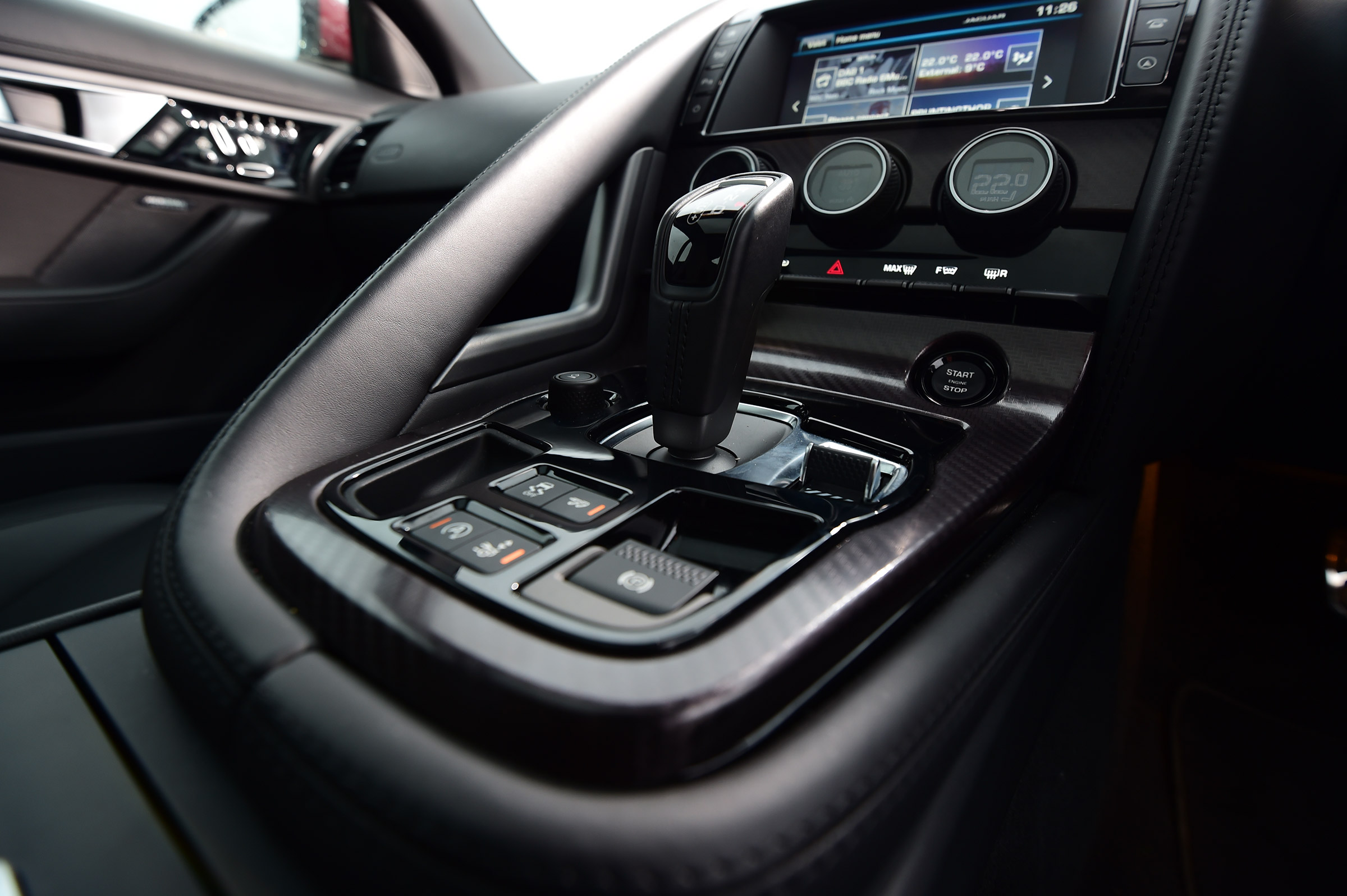Jaguar F-Type R - infotainment