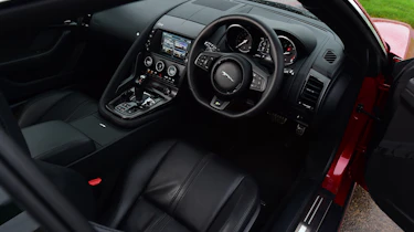 Jaguar F-Type R - dash