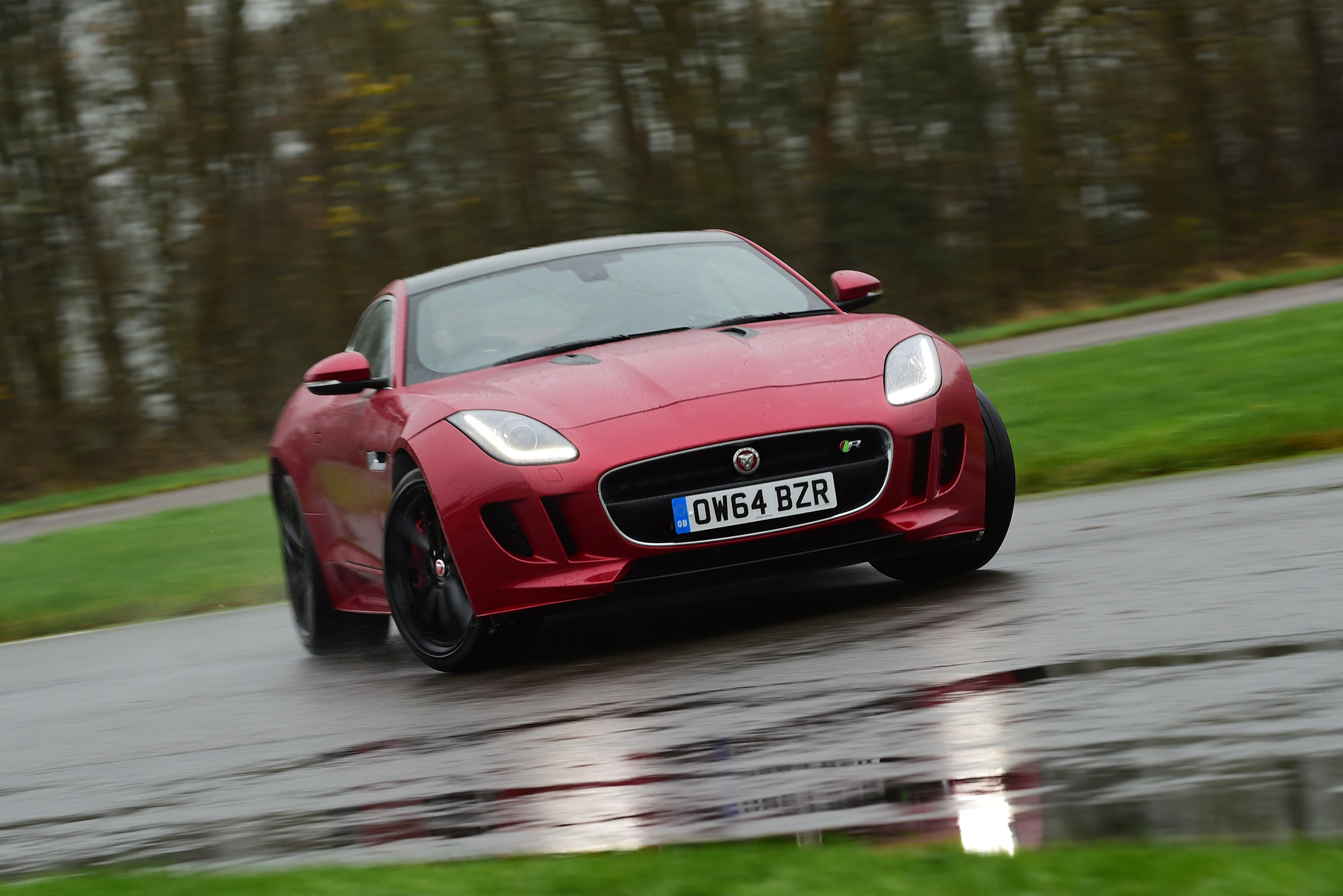 Jaguar F-Type R  cornering