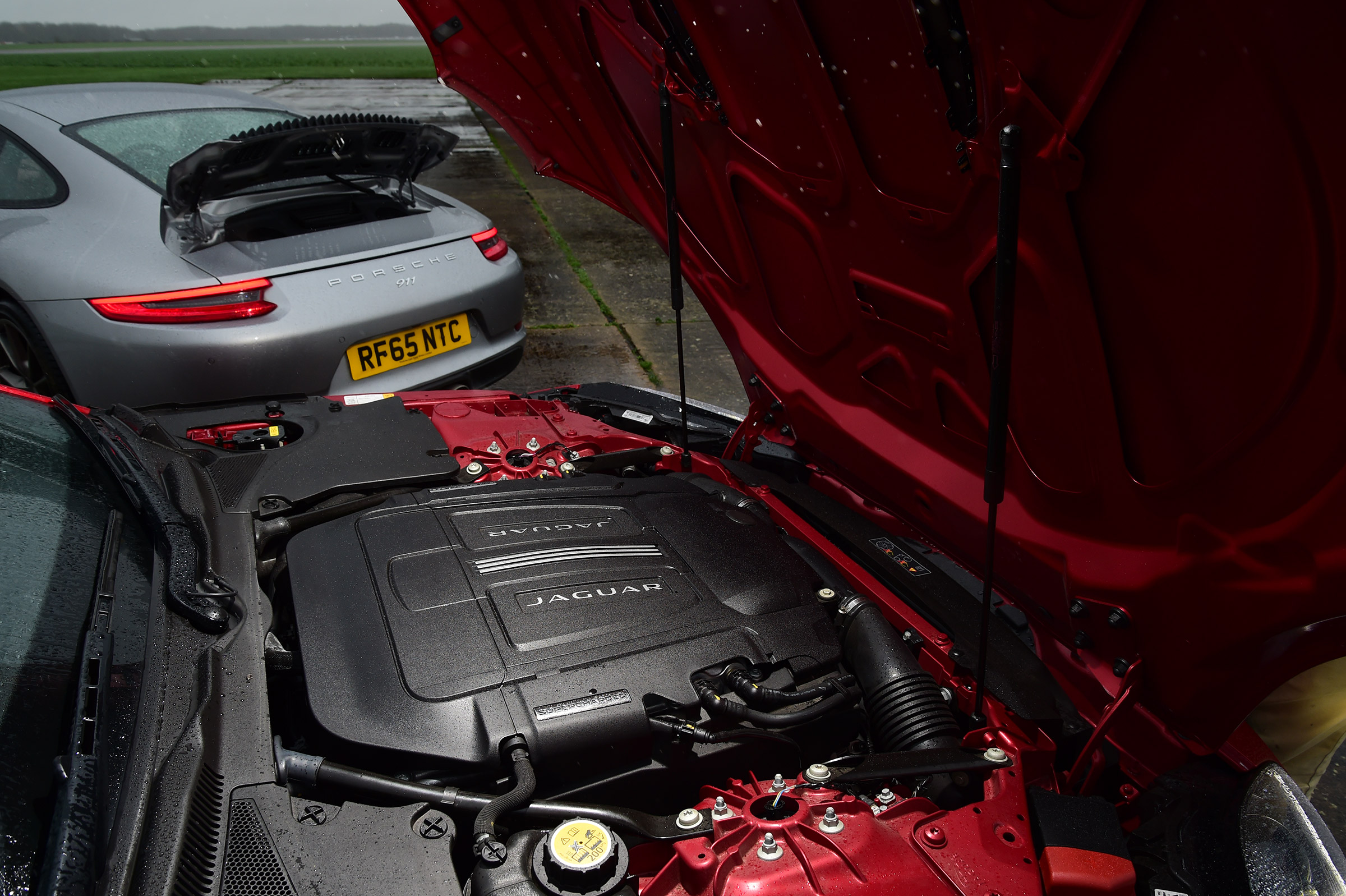 Porsche 911 Carrera S vs Jaguar F-Type R - close-up