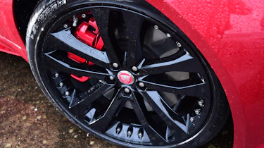 Jaguar F-Type R - wheel detail