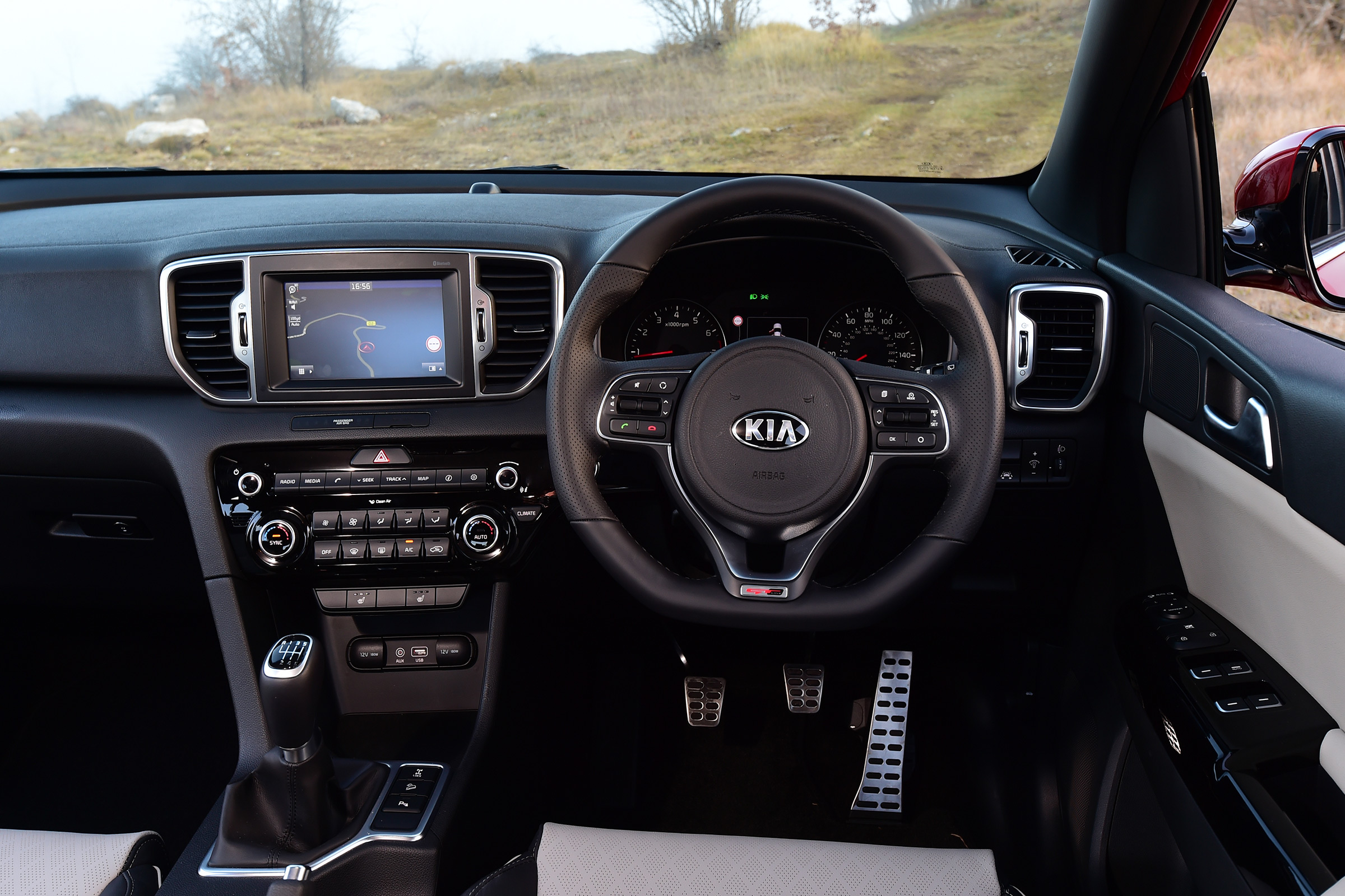 Kia Sportage GT Line 2016 - dashboard