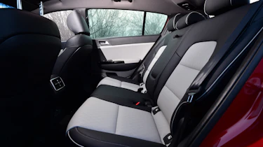 Kia Sportage GT Line 2016 - rear seats