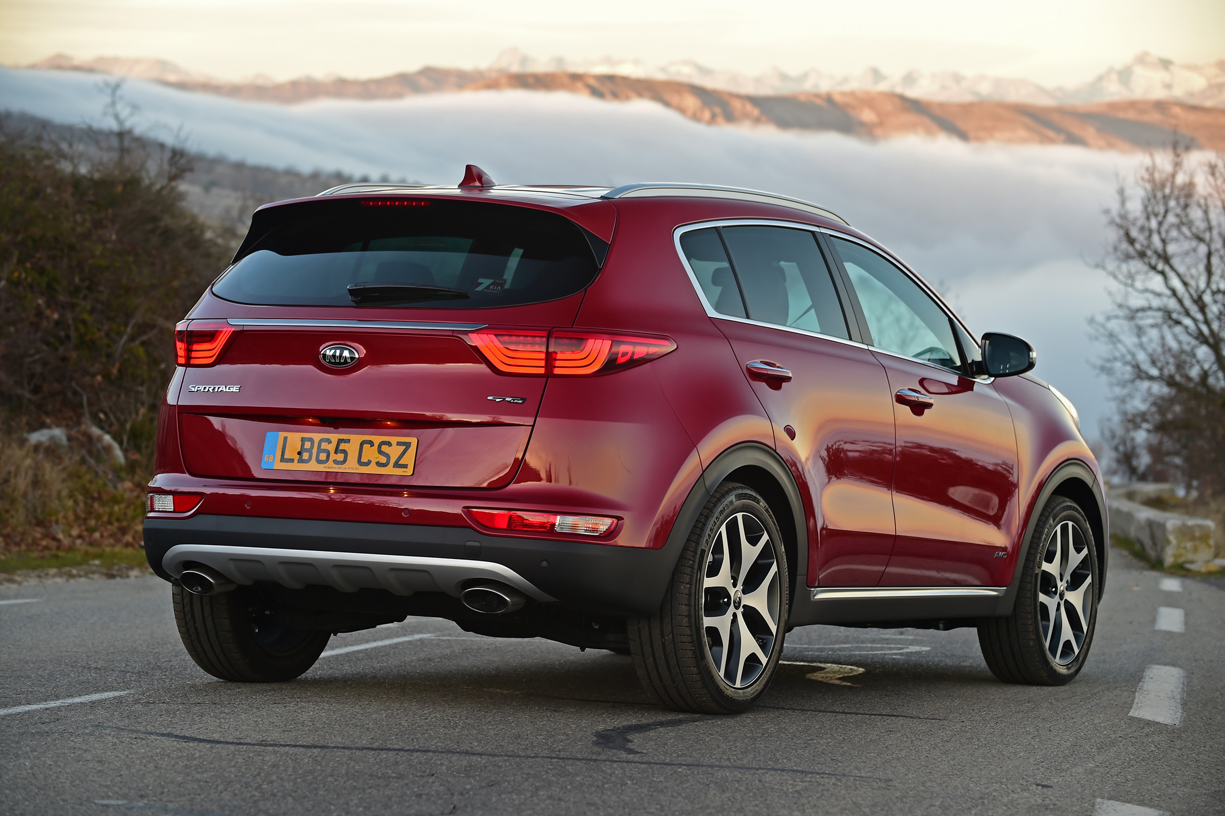 Kia Sportage GT Line 2016 - rear quarter