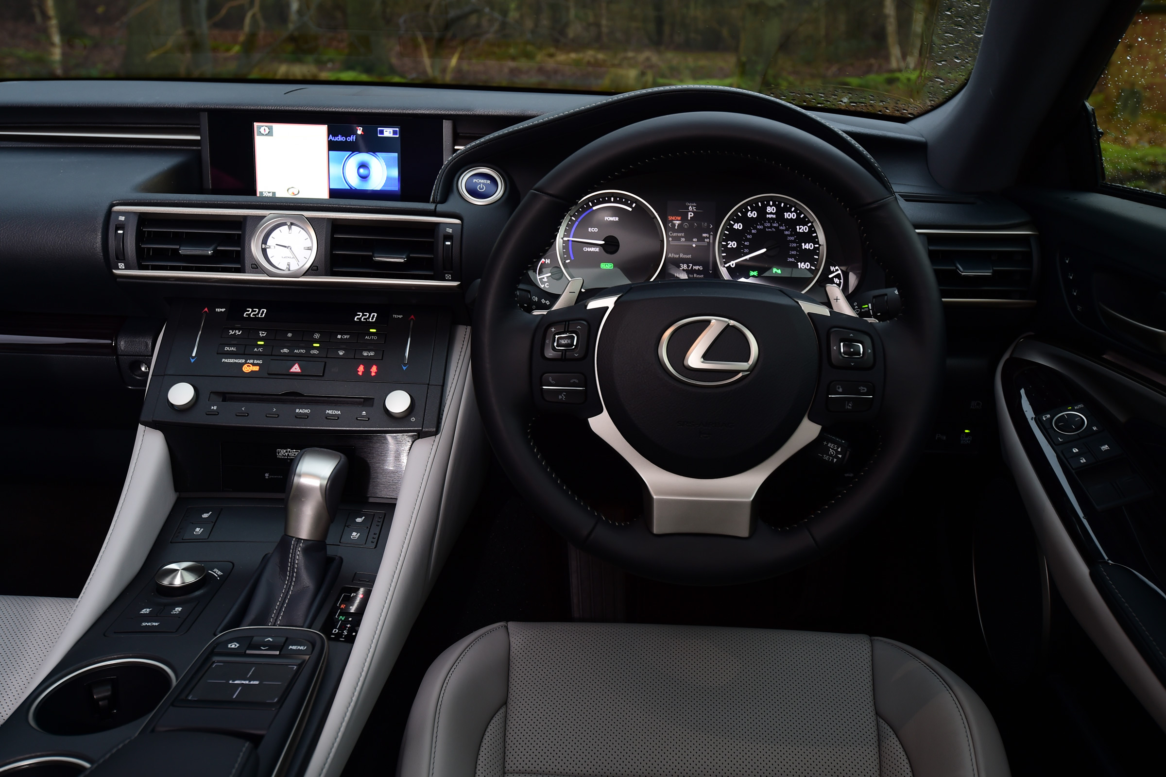 Lexus RC 300h 2016 - dashboard