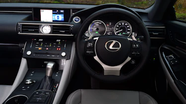 Lexus RC 300h 2016 - dashboard