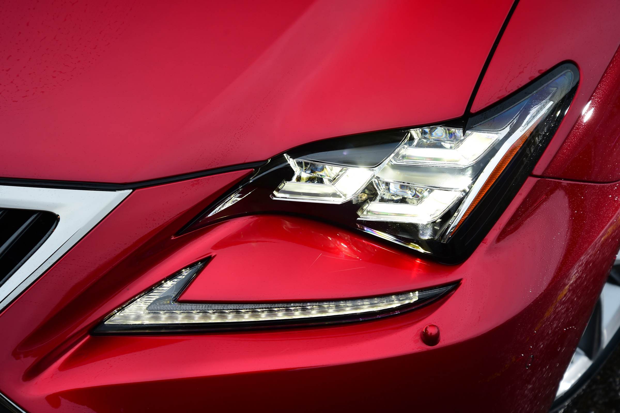 Lexus RC 300h 2016 - headlight