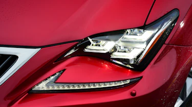Lexus RC 300h 2016 - headlight