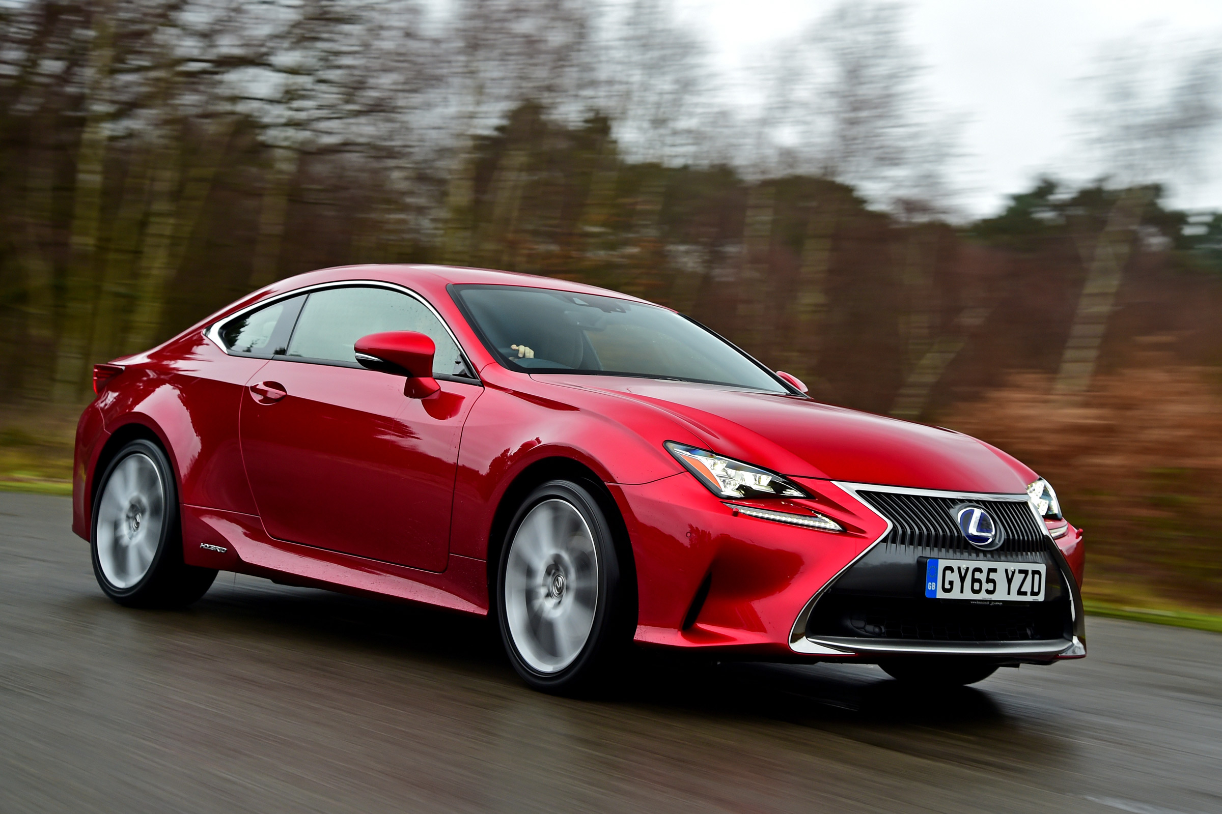 Lexus RC 300h 2016 - front tracking 2