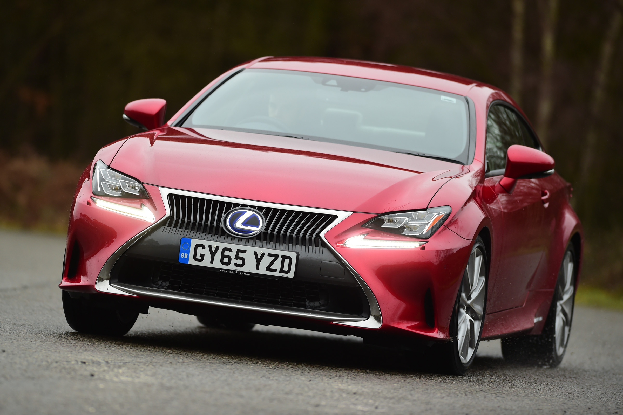 Lexus RC 300h 2016 - front cornering 2