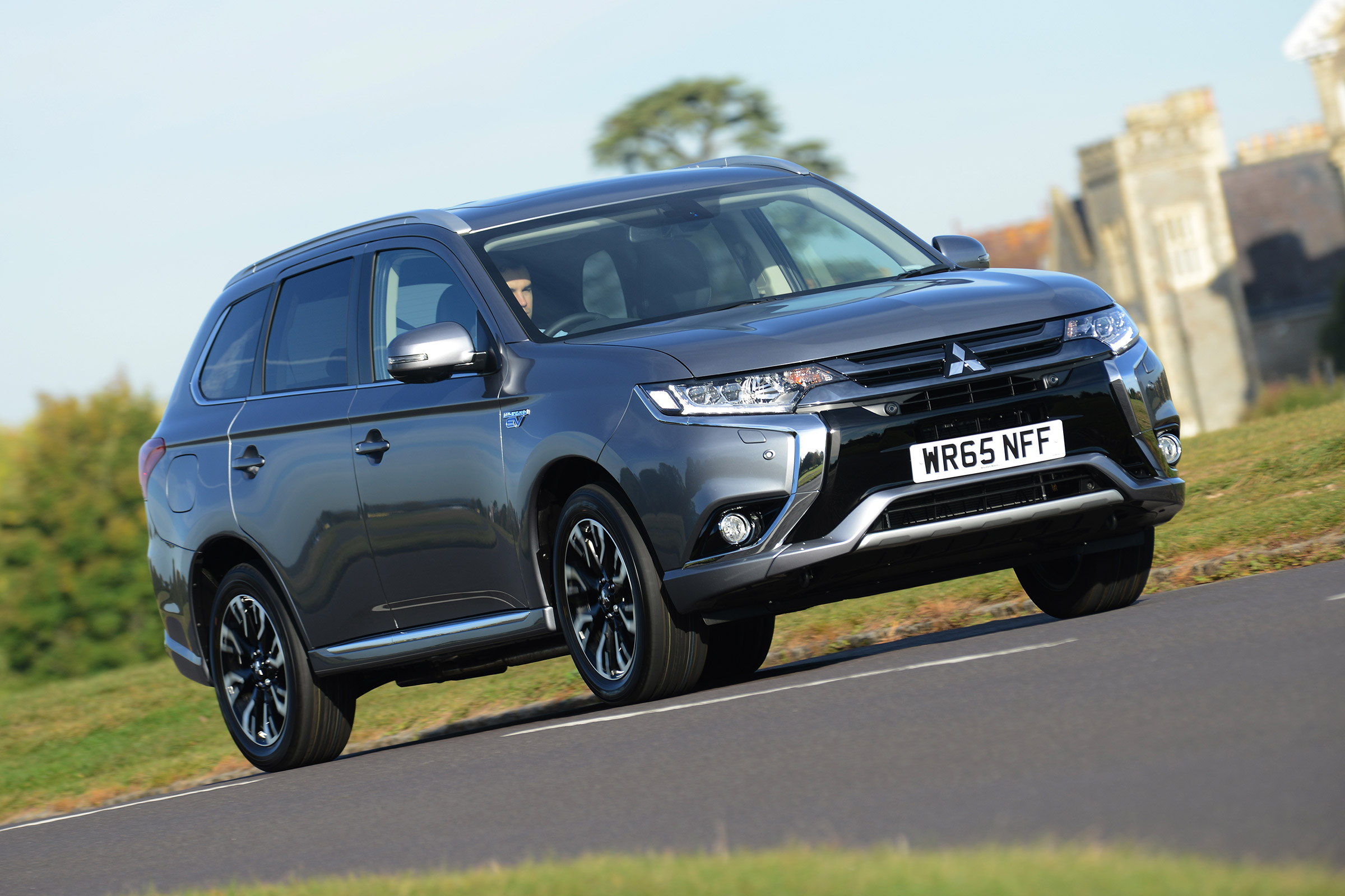 Mitsubishi Outlander PHEV - front