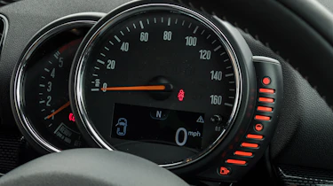MINI Clubman - dials