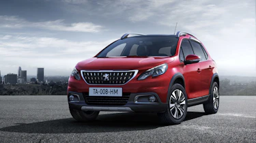 Peugeot 2008 2016 - front quarter