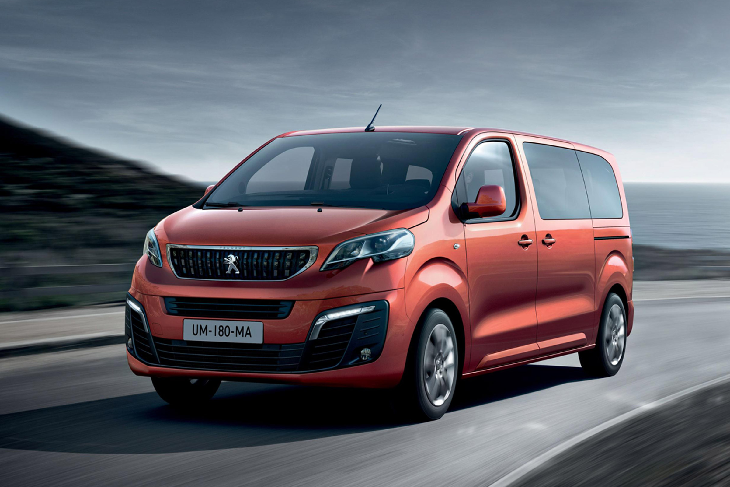Peugeot Traveller MPV front