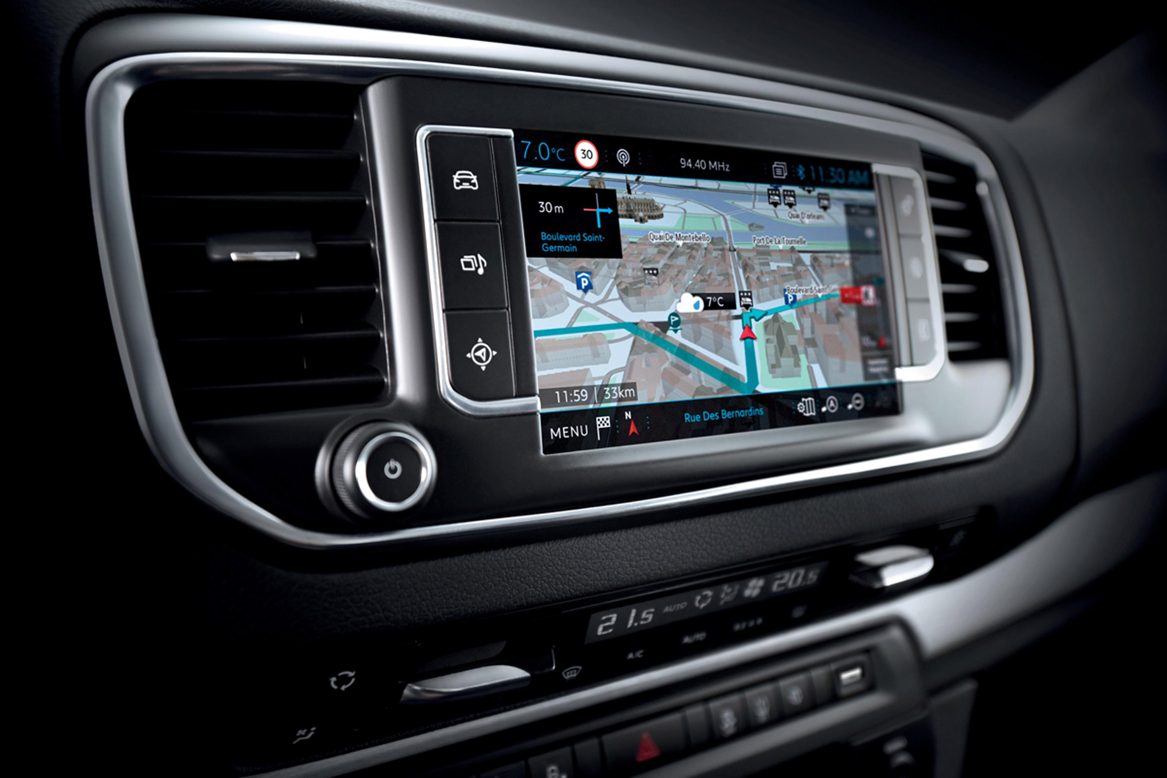 Peugeot Traveller MPV screen