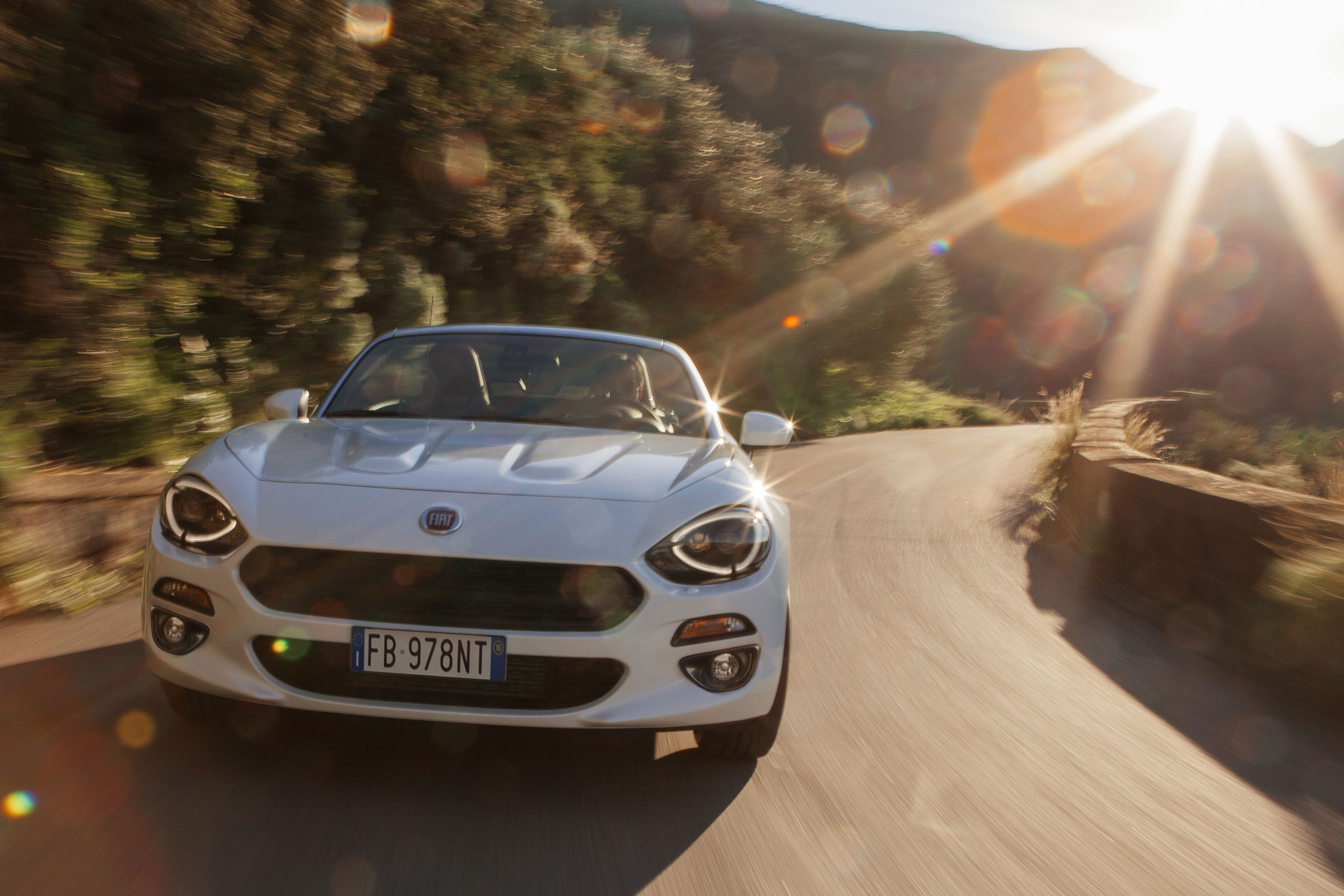 Fiat 124 Spider - head on