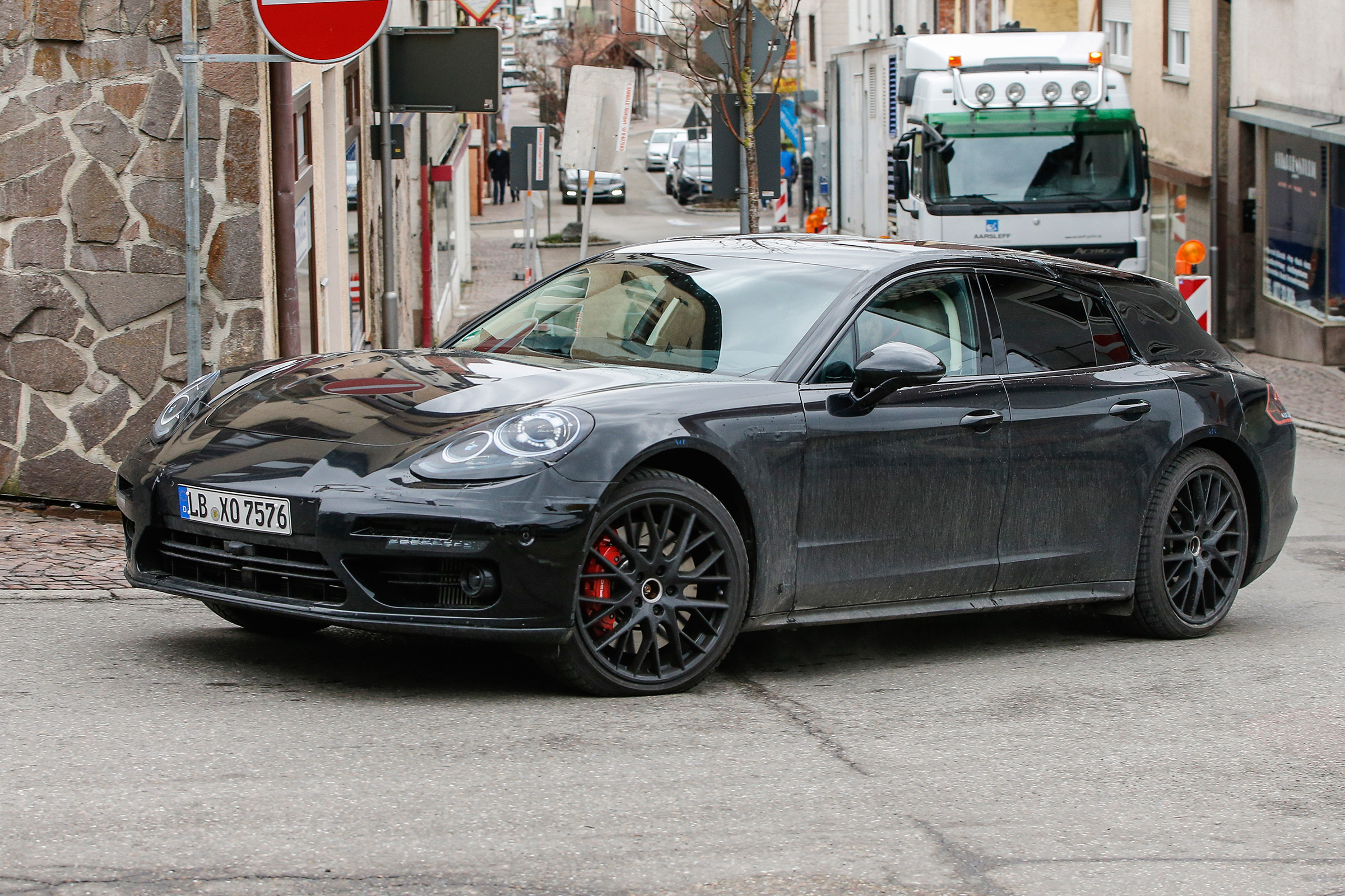 Porsche Panamera Sport Turismo front side