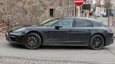 Porsche Panamera Sport Turismo side front