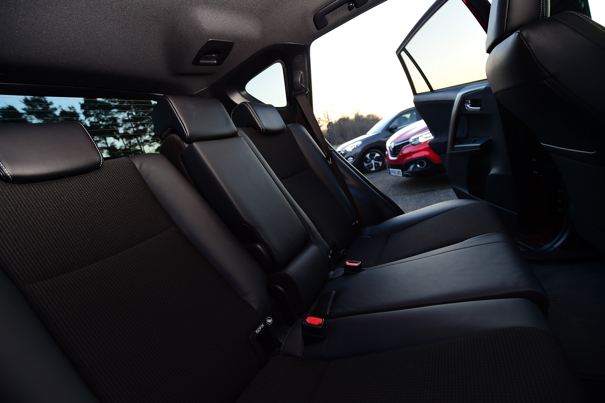 Toyota RAV4 vs Renault Kadjar vs Hyundai Tucson - rear space