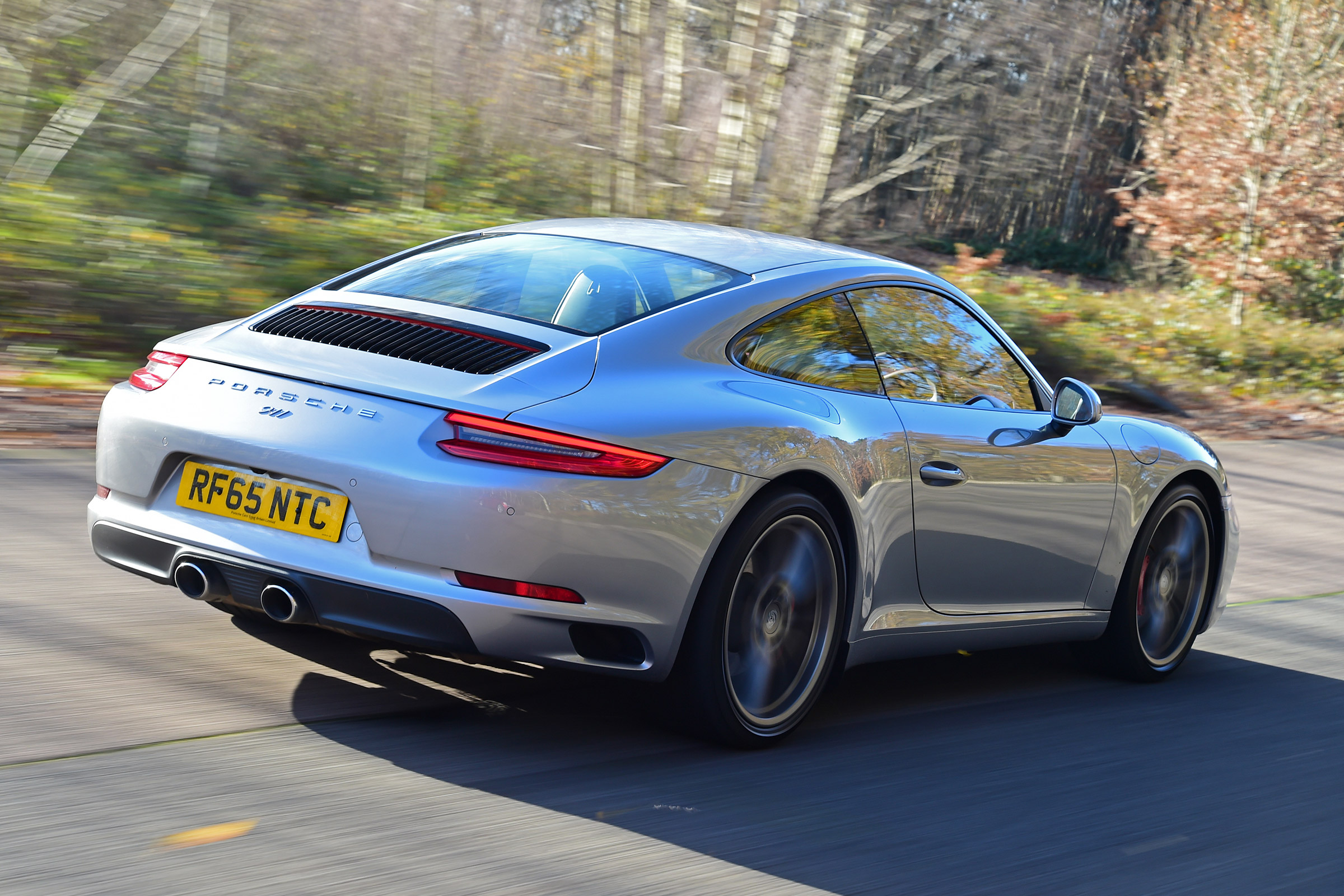 Porsche 911 Carrera S - rear
