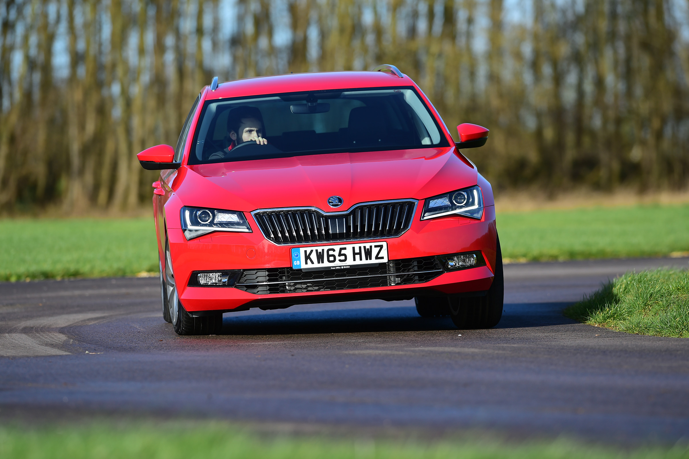 Skoda Superb Estate 280 4x4 2016 - front cornering