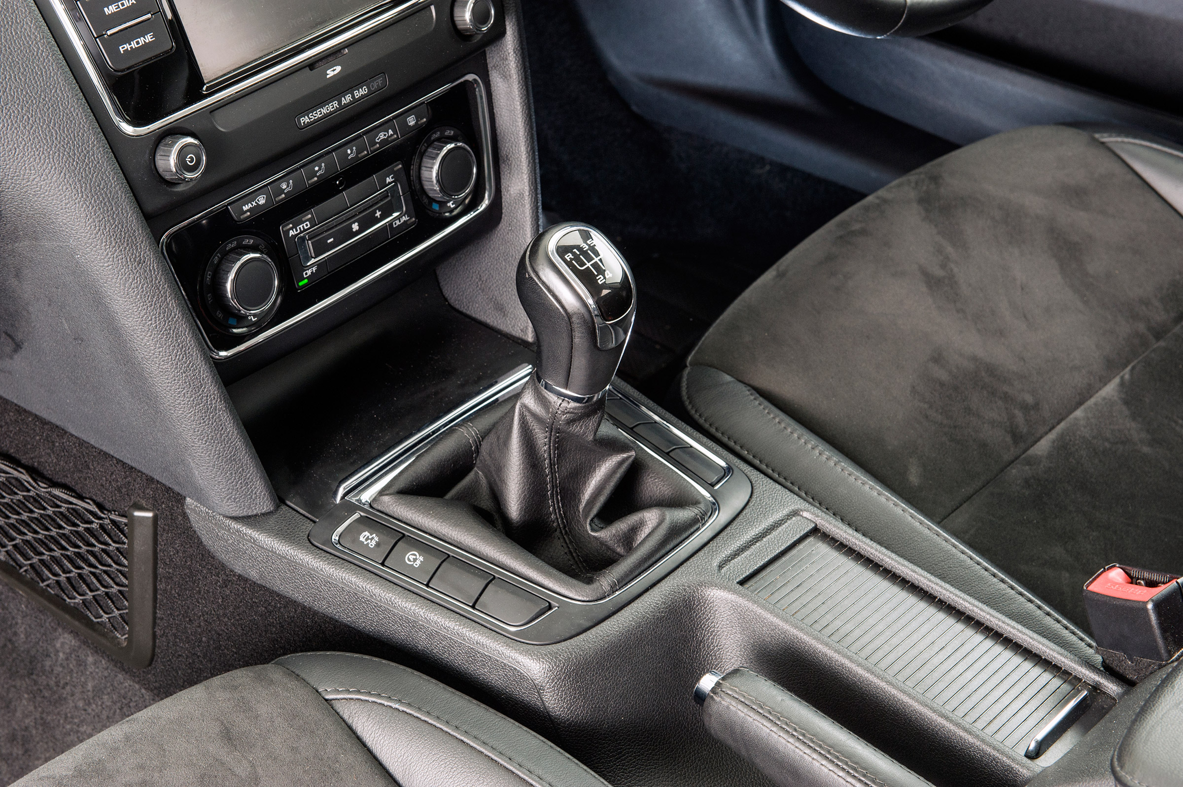 Skoda Superb Mk2 - used centre console