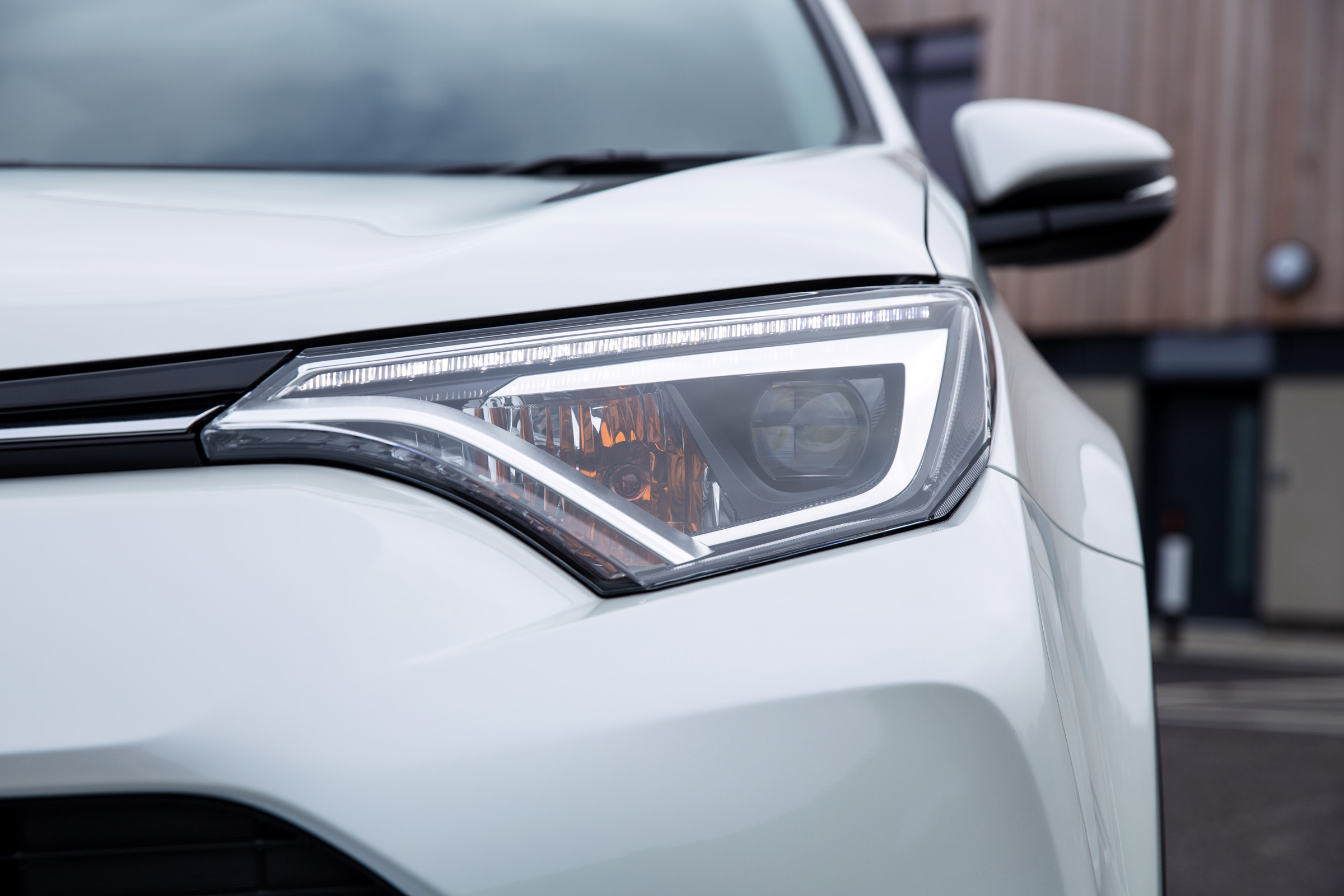 Toyota RAV4 Hybrid UK 2016 - headlight