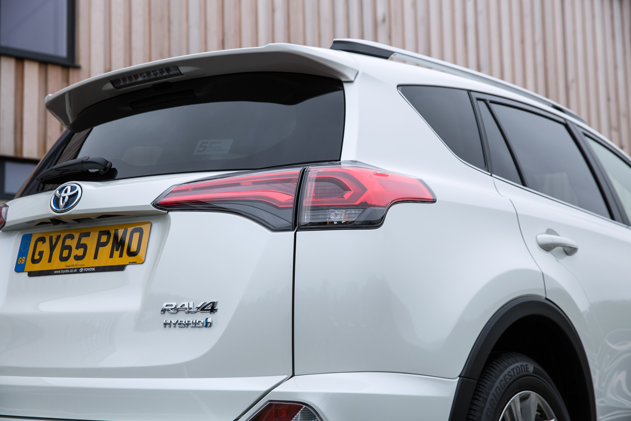 Toyota RAV4 Hybrid UK 2016 - rear light