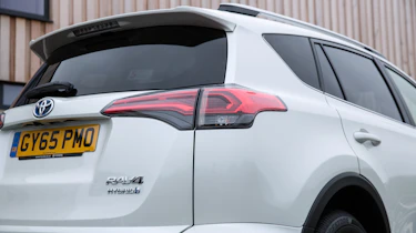 Toyota RAV4 Hybrid UK 2016 - rear light