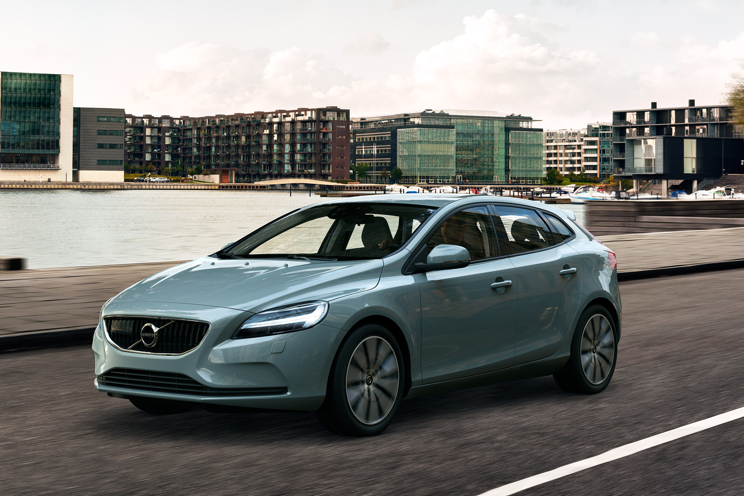 Volvo V40 - facelift front city