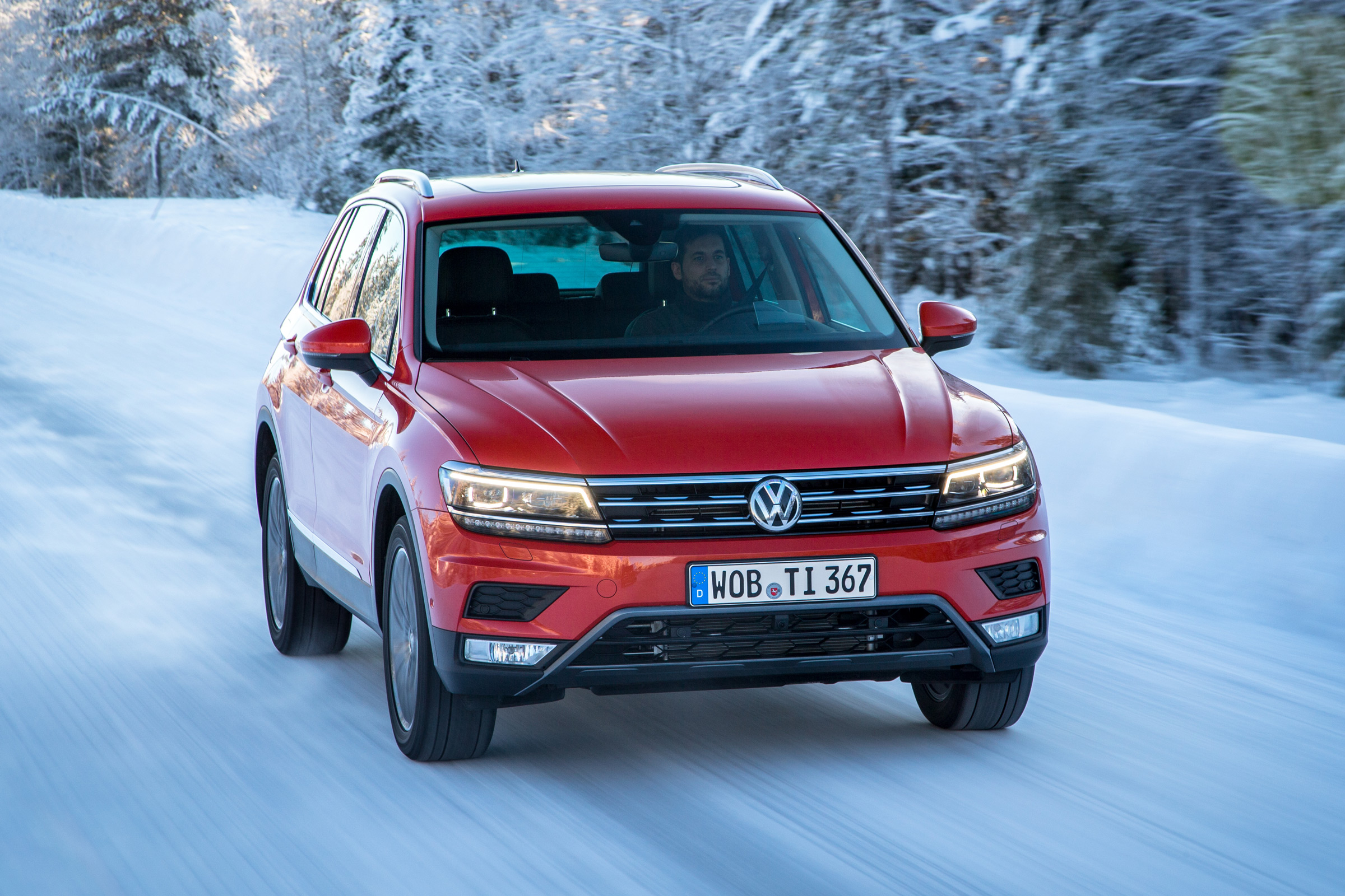 Volkswagen Tiguan snow drive review - front tracking 2