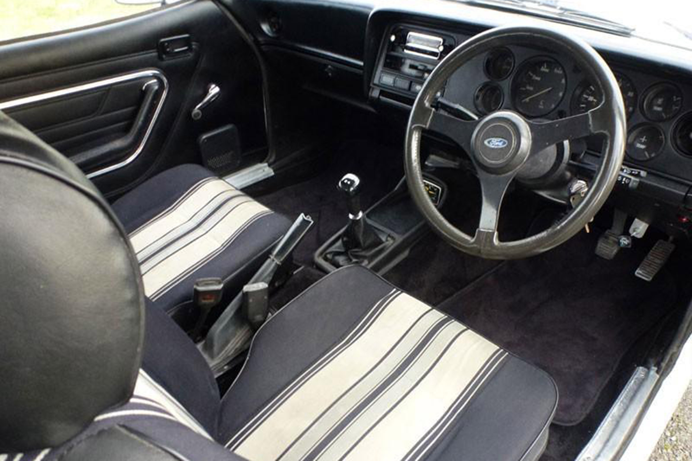 Minder Cars - Capri interior