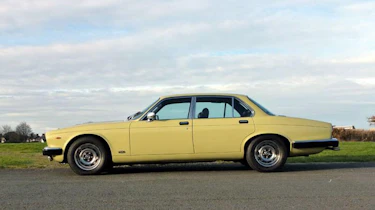 Minder Cars - Daimler side profile