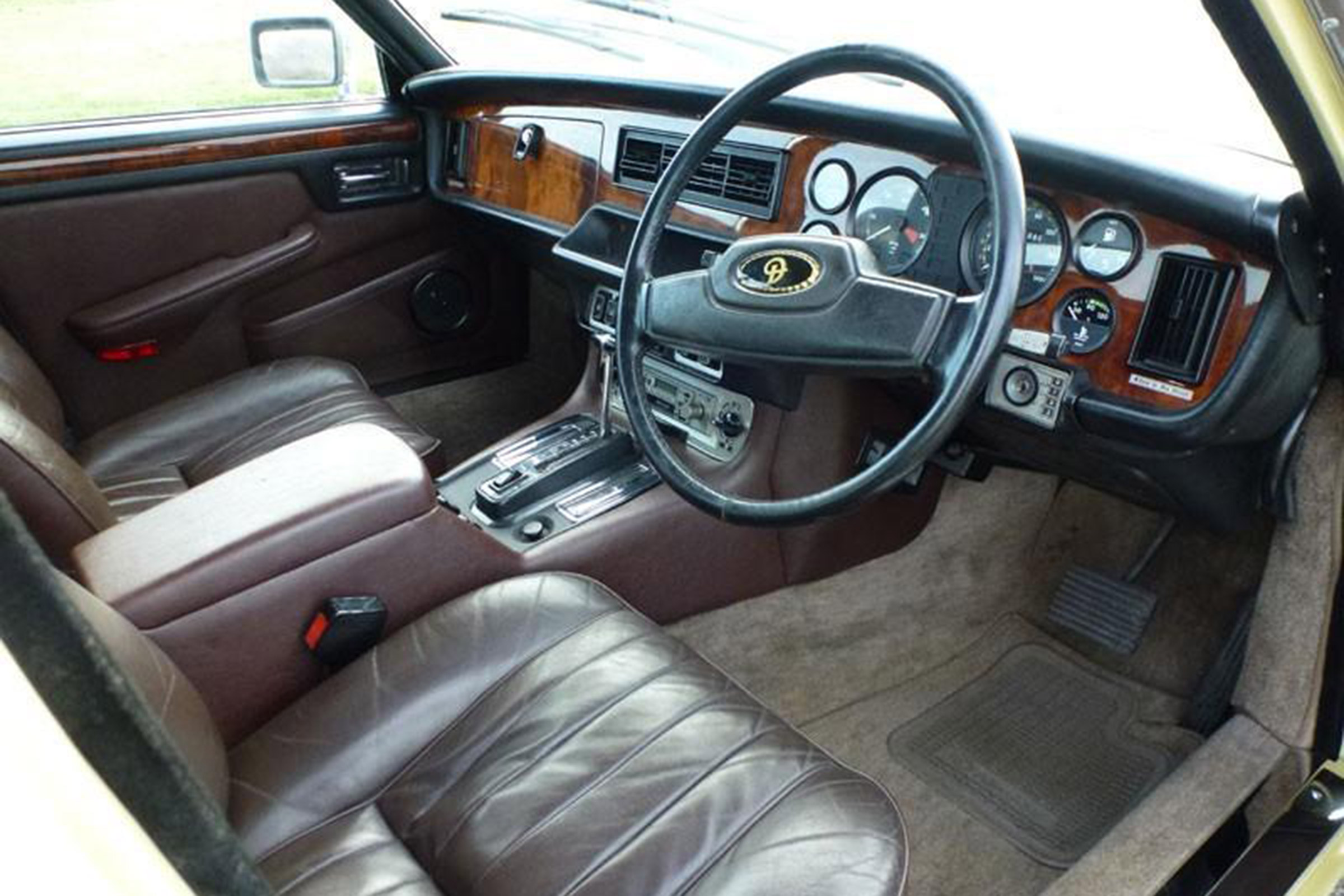 Minder Cars - Daimler interior