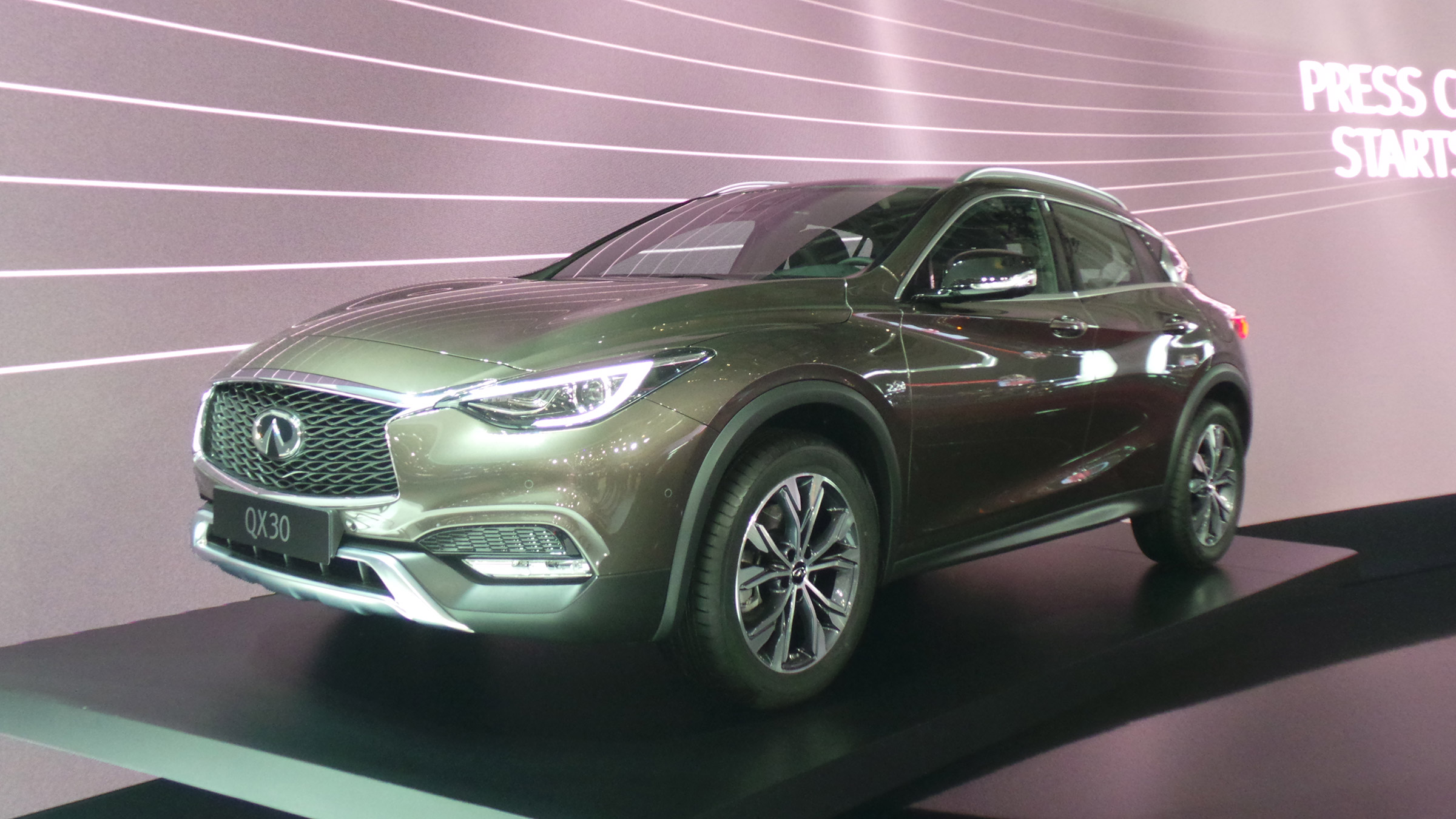 Infiniti QX30 Geneva - front three quarter