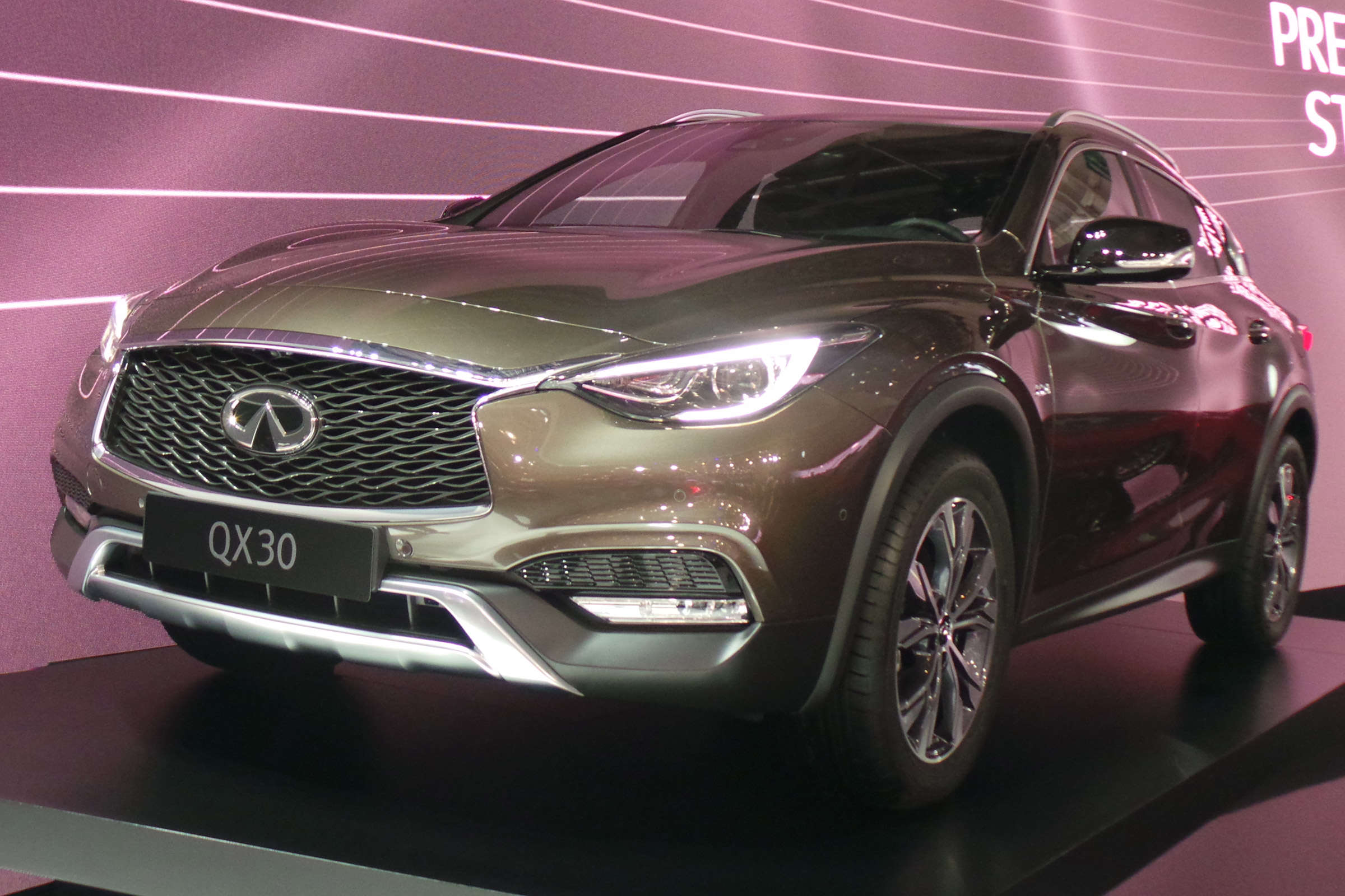 Infiniti QX30 Geneva - front three quarter